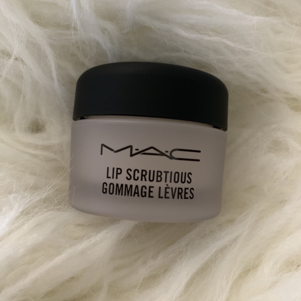 M•A•C LIP SCRUBTIOUS